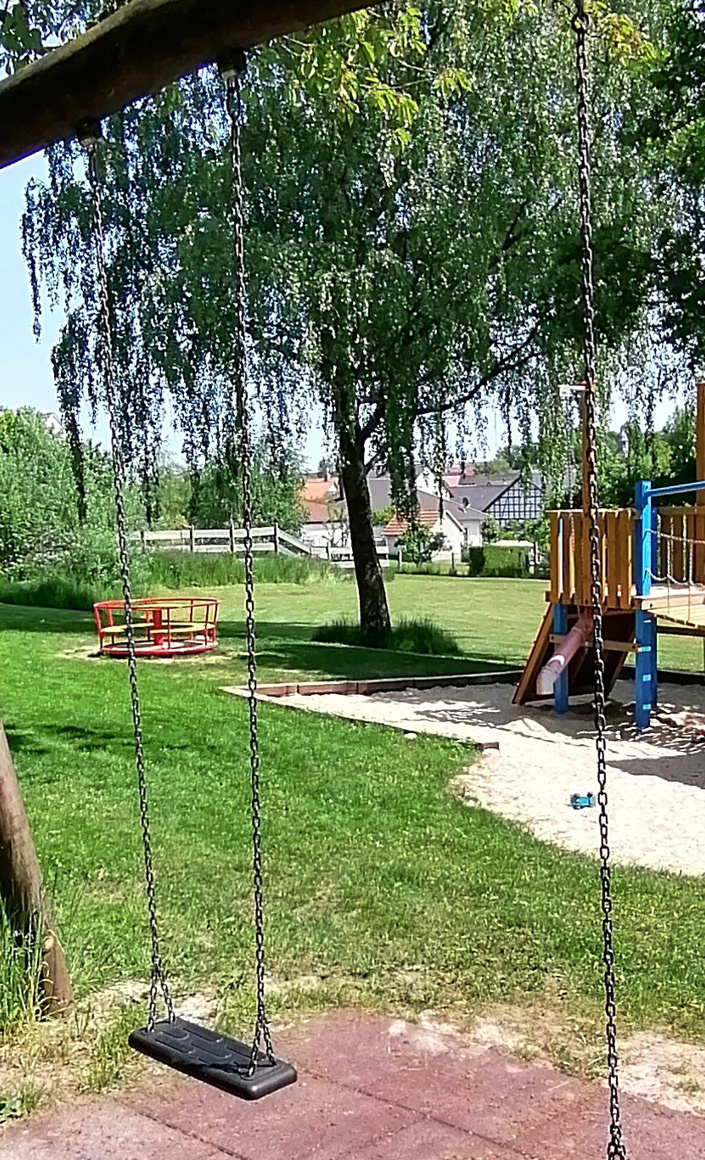Bodentrampolin Spielplatz Lingelbach