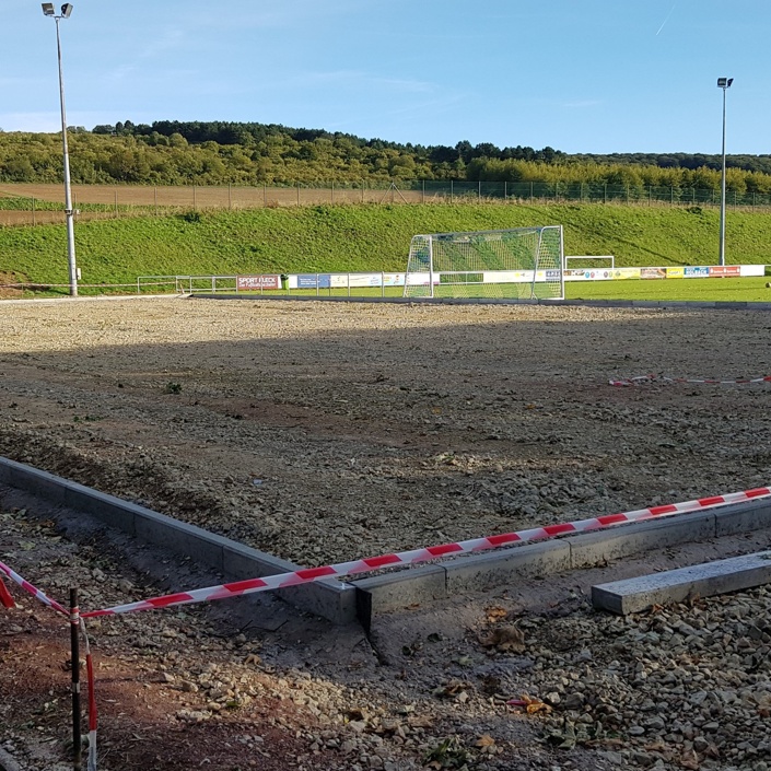 Einfassung Kunstrasen Spielfeld