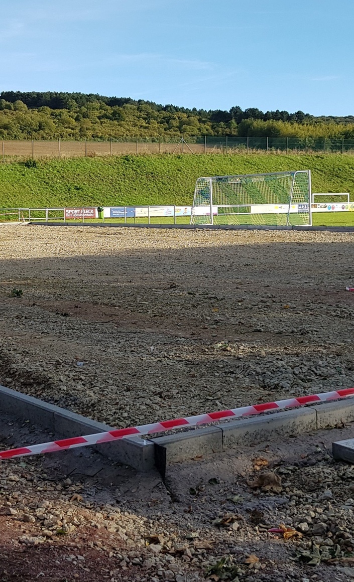 Einfassung Kunstrasen Spielfeld