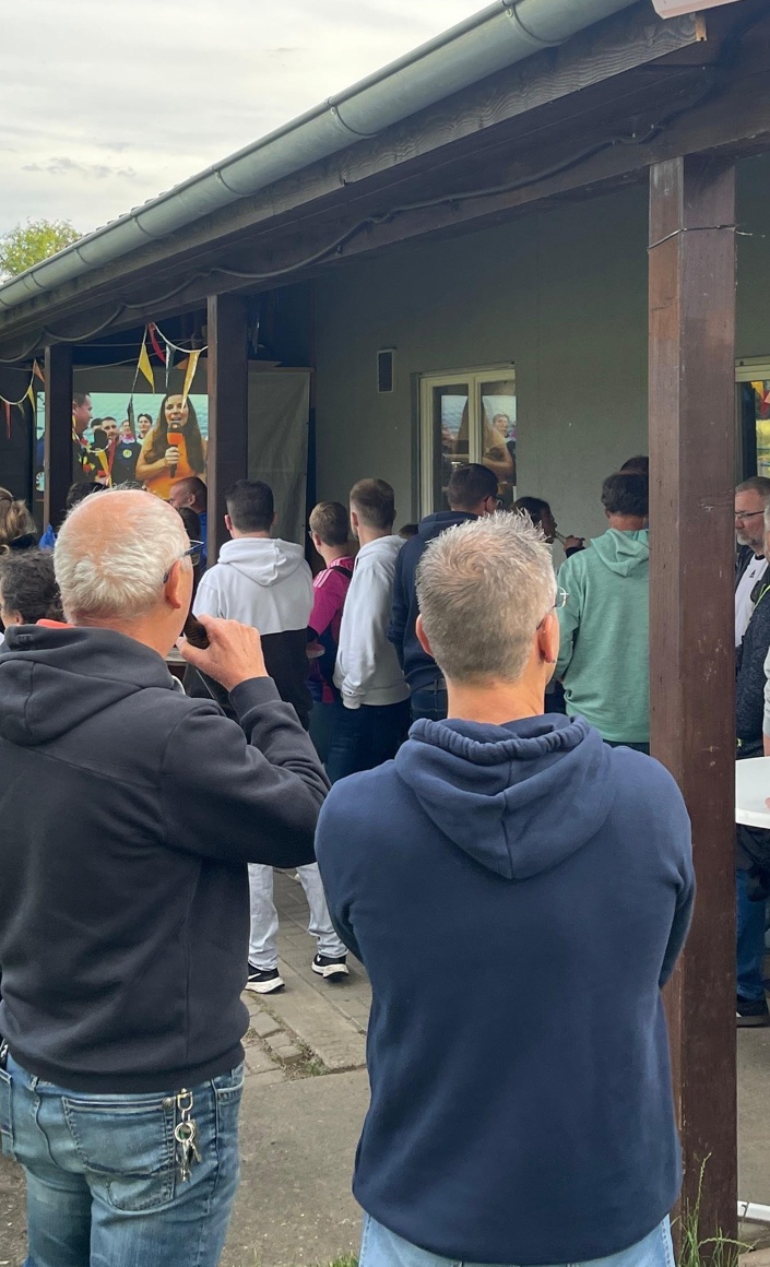 Stärkung interkultureller Zusammenhalt durch Public Viewing der EM