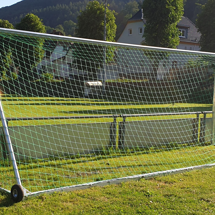Neue Fußballtore und Netze