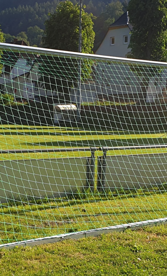 Neue Fußballtore und Netze