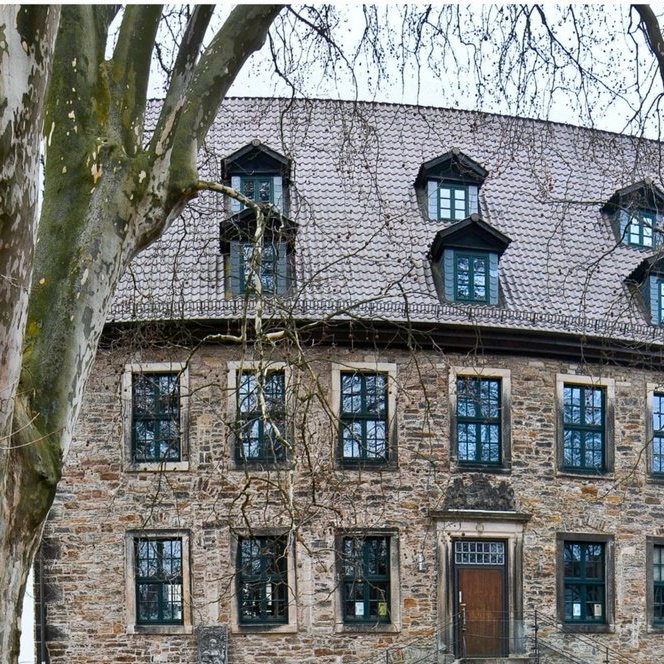 Volksbank: Beschaffung von Großschirmen für den Landsbergschen Hof