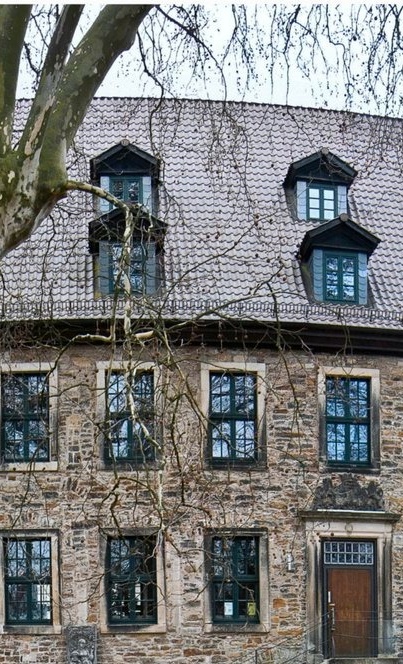 Volksbank: Beschaffung von Großschirmen für den Landsbergschen Hof