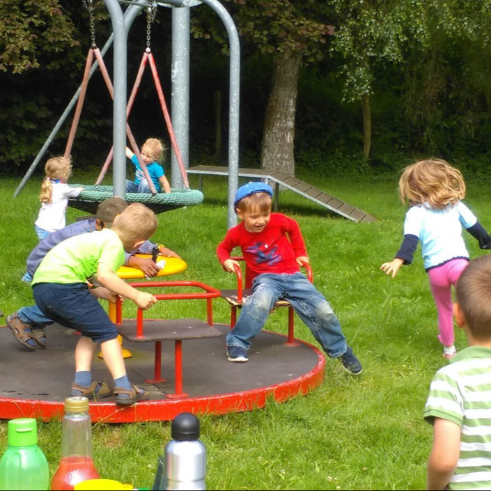 Spielplatz Renovierung, Anschaffung neuer Geräte