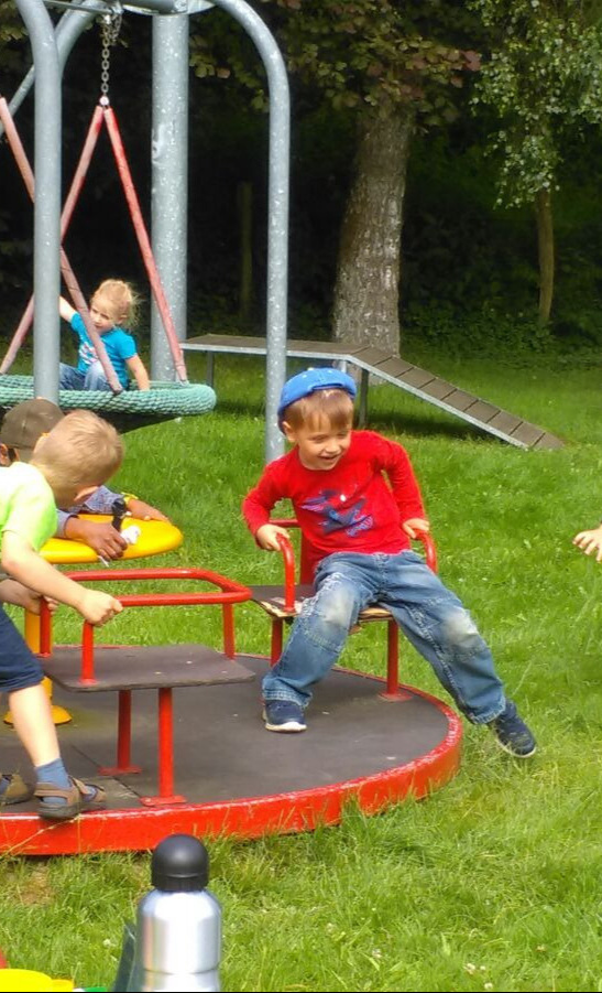 Spielplatz Renovierung, Anschaffung neuer Geräte
