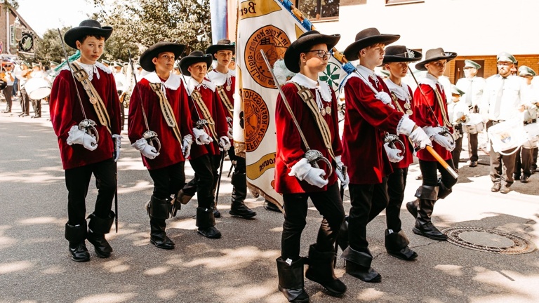 Neue Uniformen für die Jungschützen der St. Seb. Schützen Königshoven