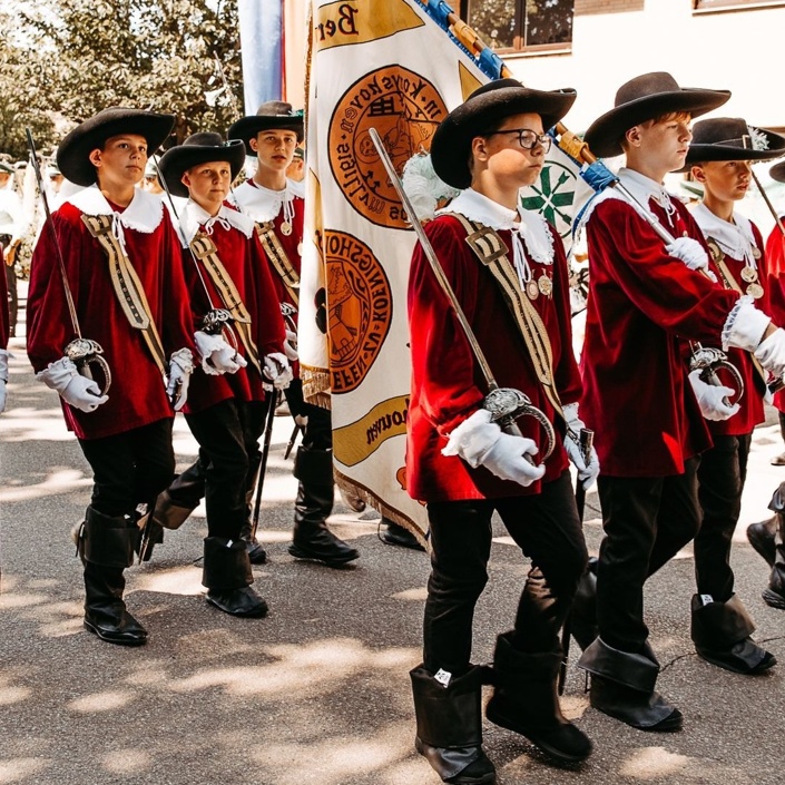 Neue Uniformen für die Jungschützen der St. Seb. Schützen Königshoven