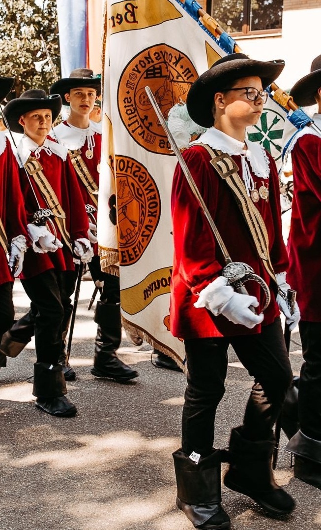 Neue Uniformen für die Jungschützen der St. Seb. Schützen Königshoven