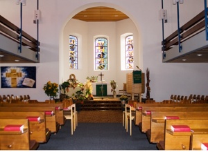Neue Sitzpolster für die evangelische Kirche in Spöck