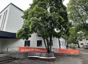 Einen neuen Dachbalken für die Emmauskirche in München Harlaching