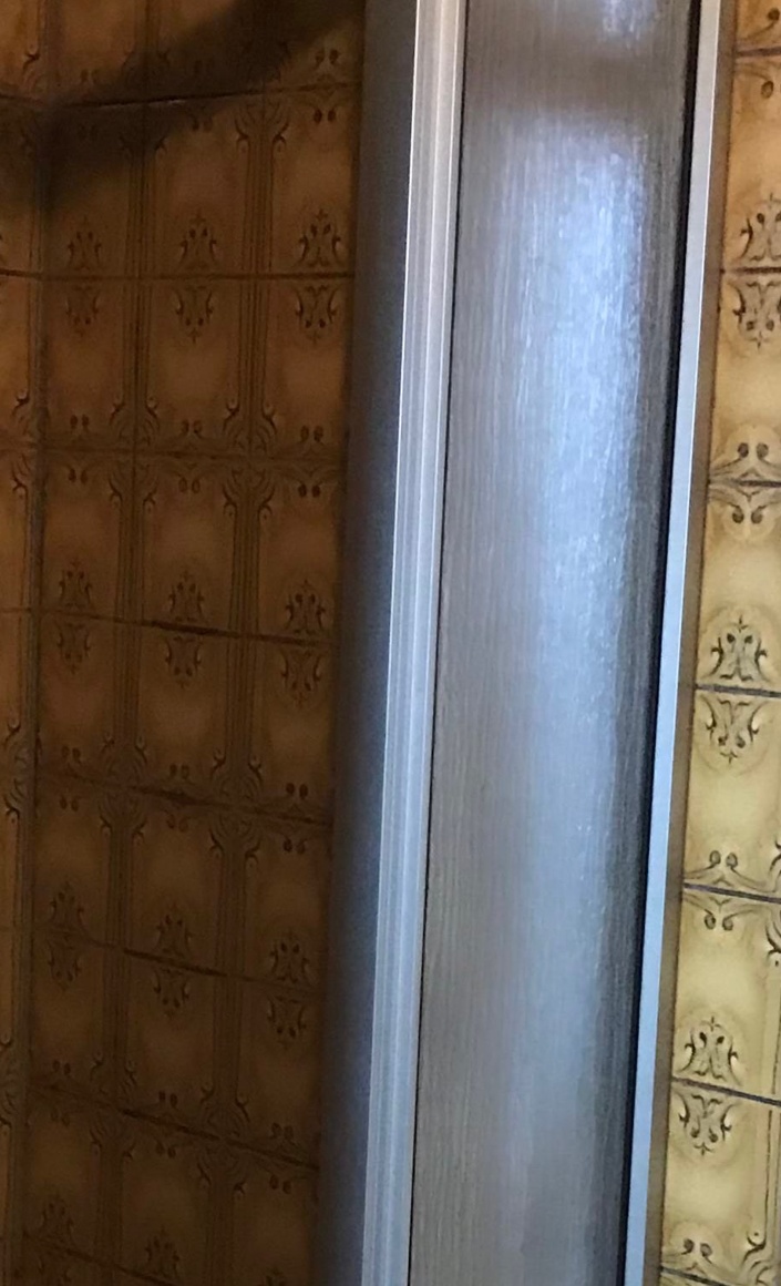 Sanierung einer Umkleide mit Dusche