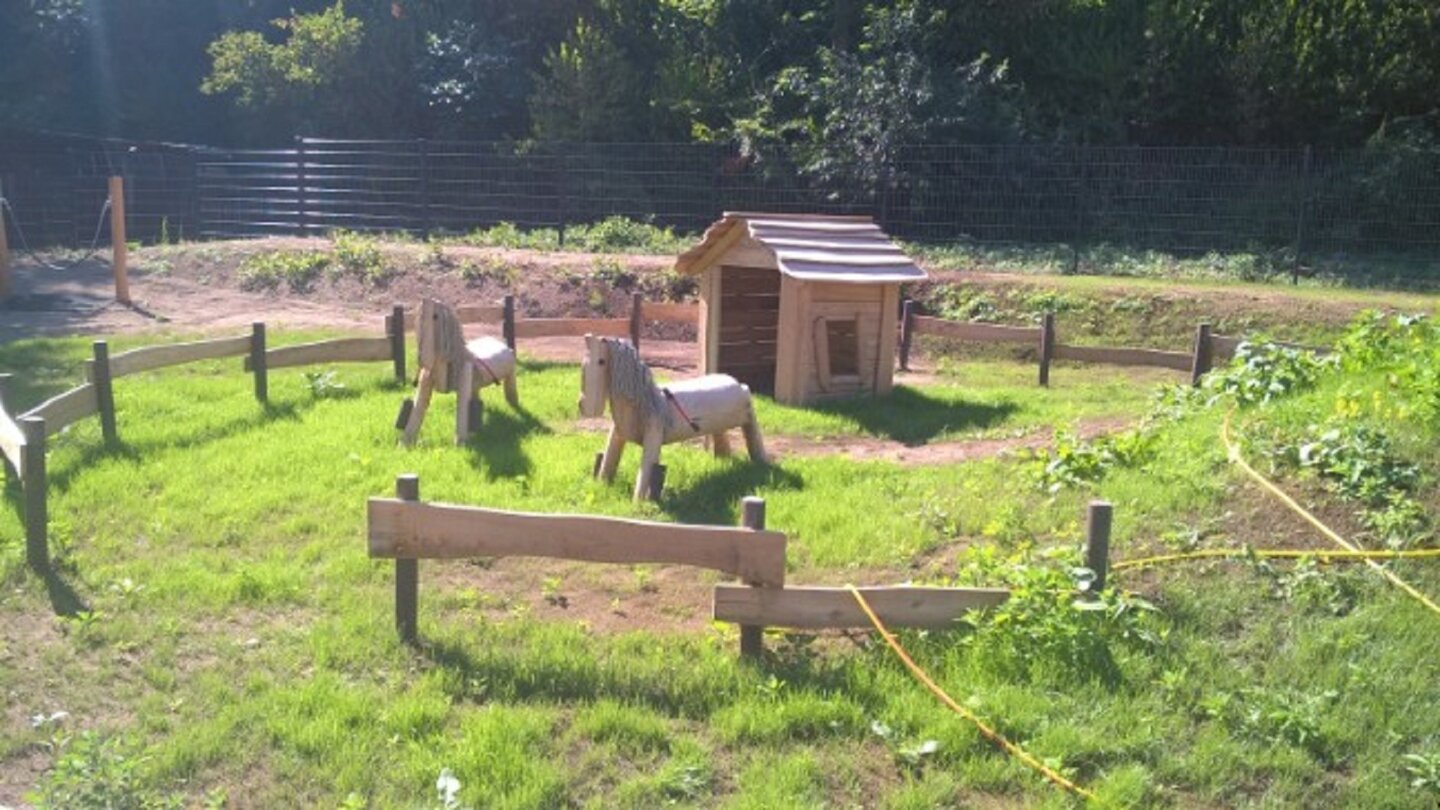 Neuer Ponyhof für den Ev. Jona Kindergarten - Viele schaffen mehr