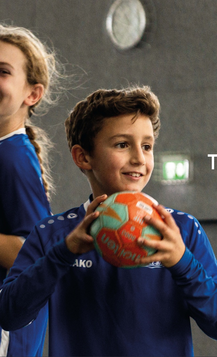 Neue Trainingskleidung für die jungen Handballer des TV Bitburg