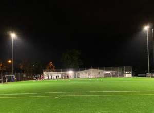 Der SV Hammerschmiede strahlt in neuem LED Flutlicht