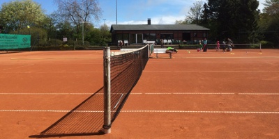 Neue Spielfeldlinien für unseren Tennisplatz
