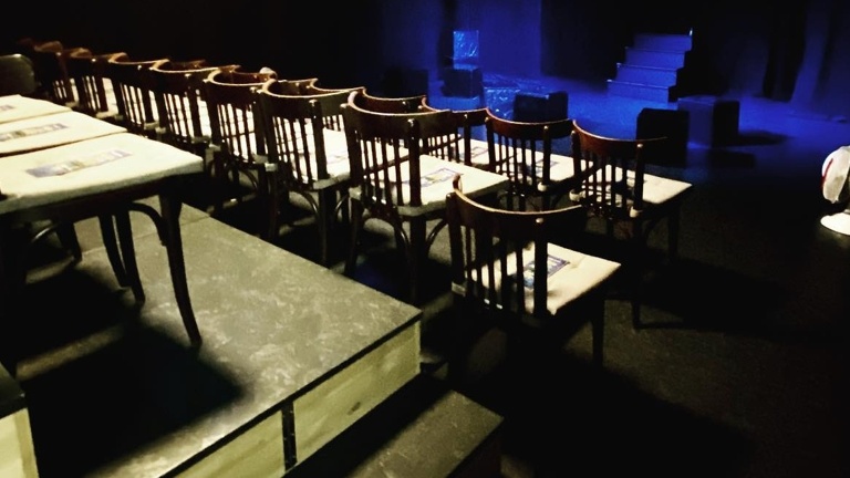 Anschaffung bequemer Stühle für  Theater Atelier