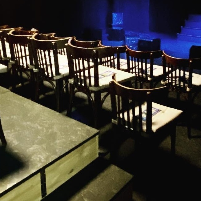 Anschaffung bequemer Stühle für  Theater Atelier