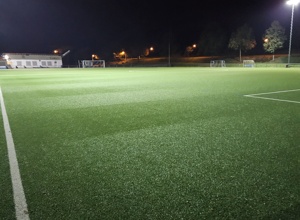 Neue Flutlichtanlage für den Sportplatz