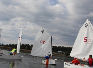 Jugend-Regattaboote und -ausrüstung