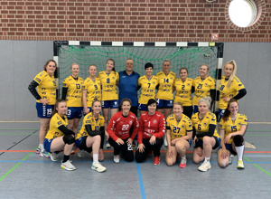 Leistungsstarker Rasentraktor zur Pflege des Sportplatzes