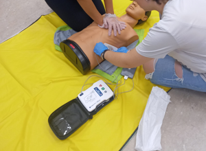 Defibrillator für das Siebold-Gymnasium Würzburg