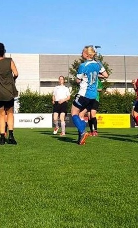 Trainingskleidung für die Frauenfußballmannschaft der DJK Würzburg