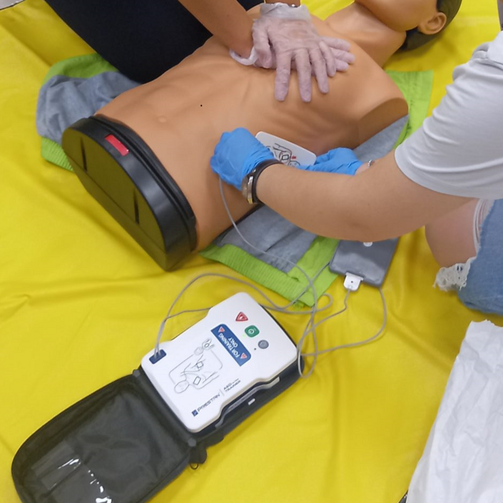 Defibrillator für das Siebold-Gymnasium Würzburg