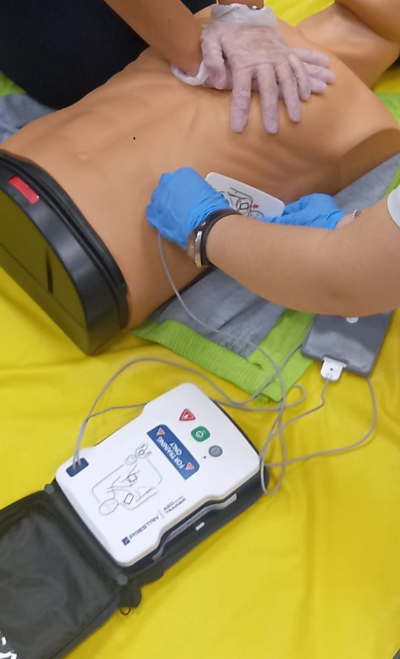 Defibrillator für das Siebold-Gymnasium Würzburg
