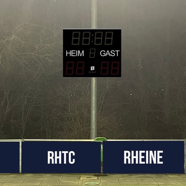 Anzeigetafel Kunstrasenplatz RHTC Rheine