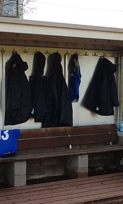 NEUE SPIELER-ERSATZBÄNKE SV KORDEL