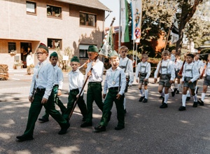 Neue Uniformen für die Jungschützen der St. Seb. Schützen Königshoven