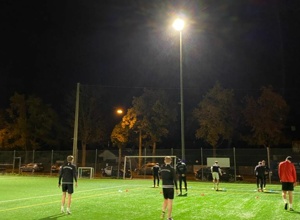 Der SV Hammerschmiede strahlt in neuem LED Flutlicht