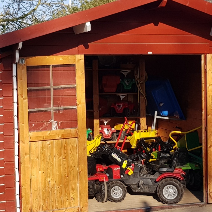Neues Gartenhaus für Spielgeräte