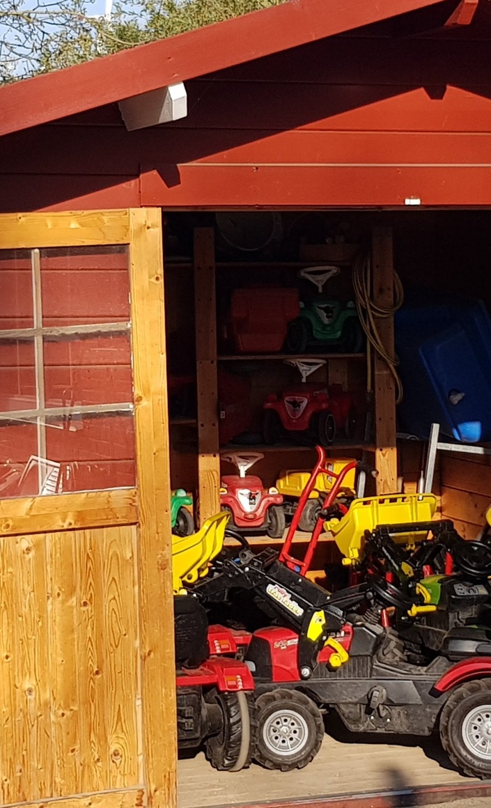 Neues Gartenhaus für Spielgeräte