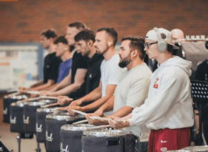 Uniformen und Props für 52 Indoor Percussion