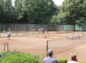 Neuer Zaun um Tennisplätze beim TuS Vahrenwald 08