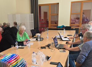 32-Zoll-Digitales Elektronisches Smartboard Mit Beweglicher Halterung