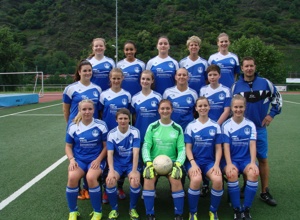 Frauen im Stadion, zukünftige Weltmeisterinnen aus Cochem?