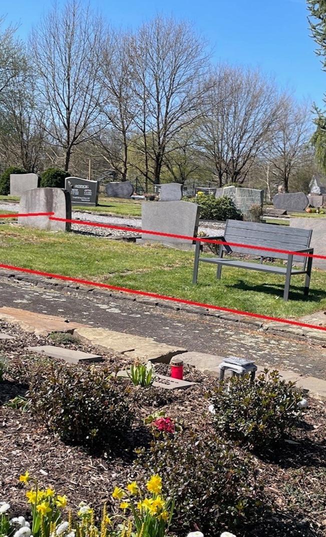 Sitzgruppe am Urnengarten auf dem Friedhof in Windeck-Rosbach