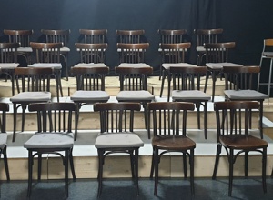 Anschaffung bequemer Stühle für  Theater Atelier