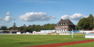 Bau eines Abdachs/Wetterschutz am Kunstrasenplatz