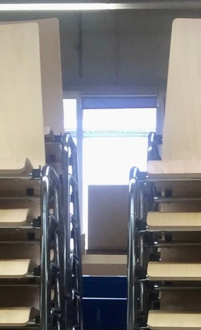 Neue Stühle für die TV-Halle