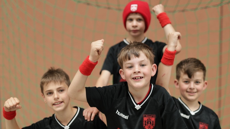 Mützen und Schweißbänder für die Handballer des FC Hennef 05 e. V.