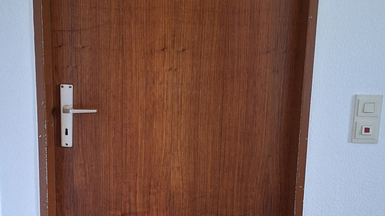 Austausch der Türblätter im Altbau des Sportheims