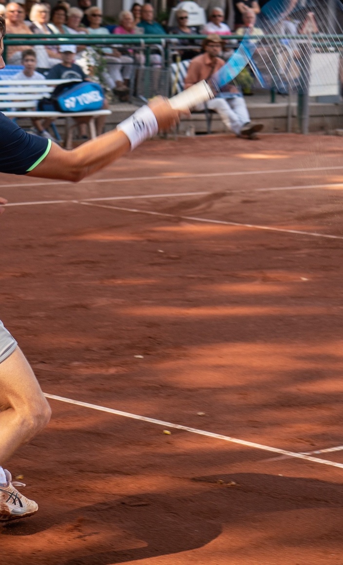 NEUE SPRINKLERANLAGE & WIEDERAUFBEREITUNG der 9  Tennissandplätze !
