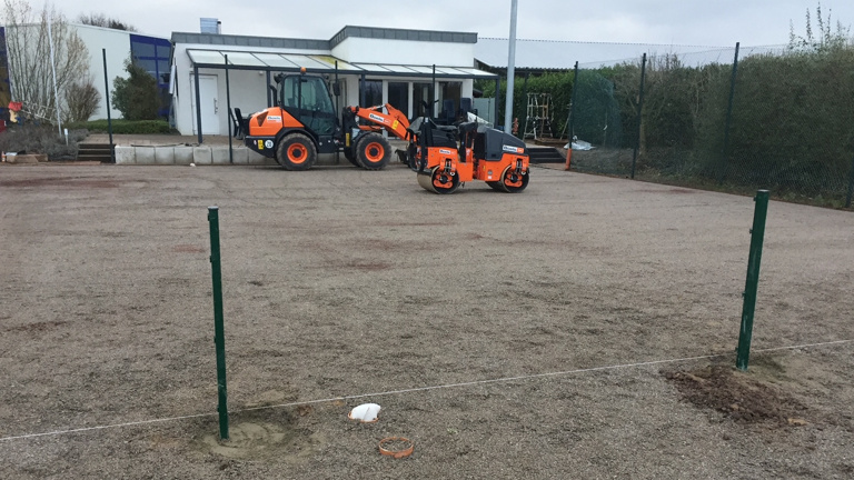 Barrierefreie Außenanlagen für ganzjährig bespielbare Tennisplätze