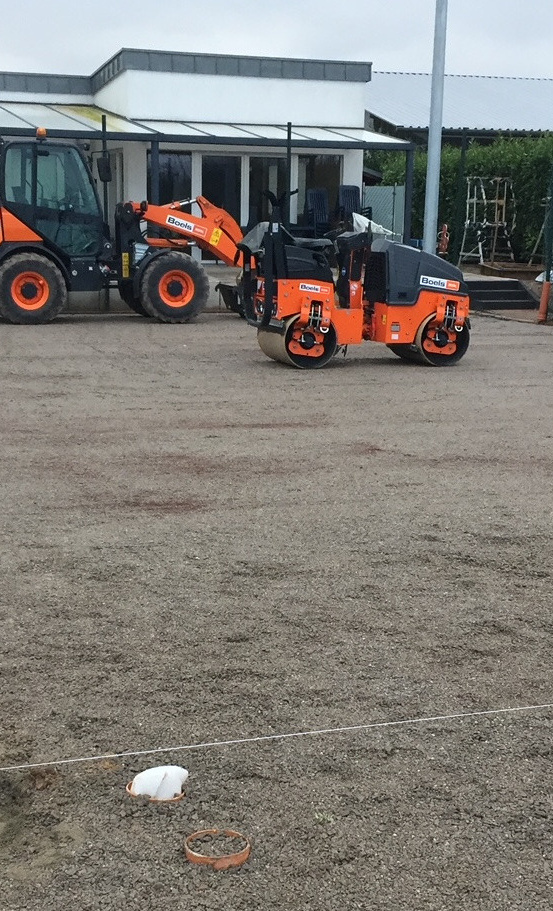 Barrierefreie Außenanlagen für ganzjährig bespielbare Tennisplätze