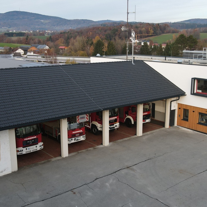 Neue Möbel für die Feuerwehr Schöllnach