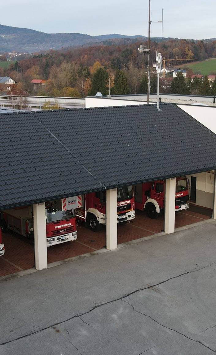Neue Möbel für die Feuerwehr Schöllnach